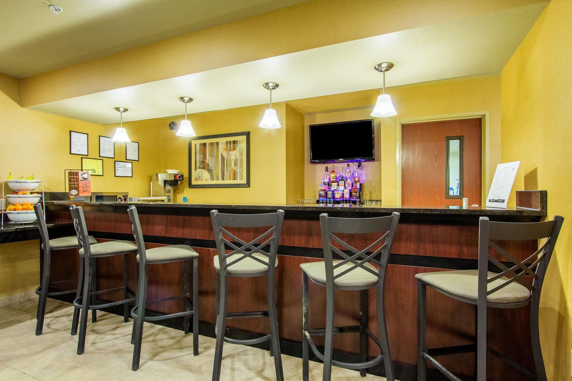Cobblestone Inn & Suites - Corry Exterior photo